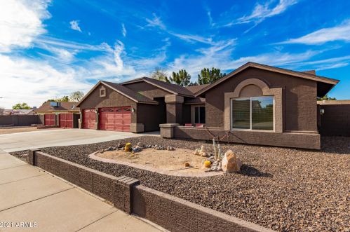 8828 Peck Dr, Glendale AZ  85305-2419 exterior