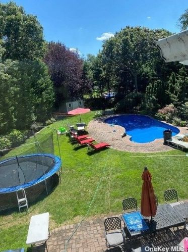 10 Oldstone Ct, South Setauket, NY 11720-2880