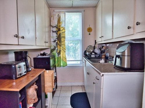 22 Lyon St, Fall River, MA 02721-1901