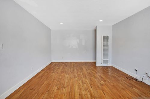 2045 Oliver Ave, San Diego CA 92109-5549 exterior