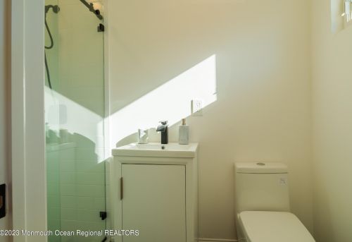 225 Silverside Ave, Little Silver NJ  07739-1752 exterior