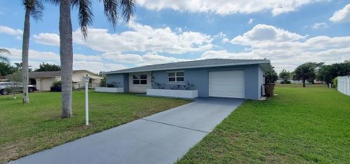 123 Lake Dr, Lehigh Acres, FL 33936-6907