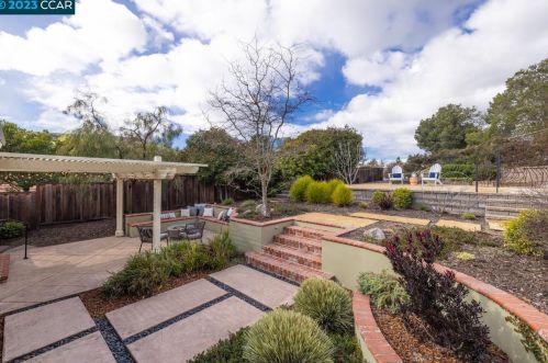 9 Southwood Dr, Orinda CA  94563-3010 exterior