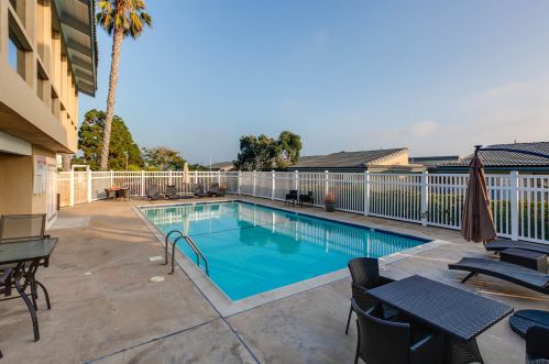 222 Turf Vw Dr, Solana Beach CA  92075-2316 exterior