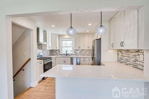 204 Grove Ave, Woodbridge NJ  07095-2337 exterior