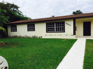 5462 127th Ct, Miami, FL 33175-6227
