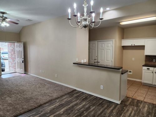 820 Walnut St, Burleson TX  76028-8417 exterior