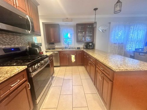 35 Kretch Cir, New Hamburg, NY 12590-5319