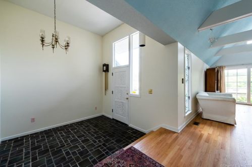 10 Baldwin Dr, Waterford CT  06385-2708 exterior