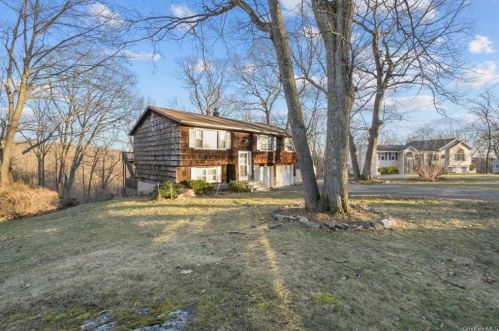 21 Tulip Rd, Mahopac, NY 10541-3725