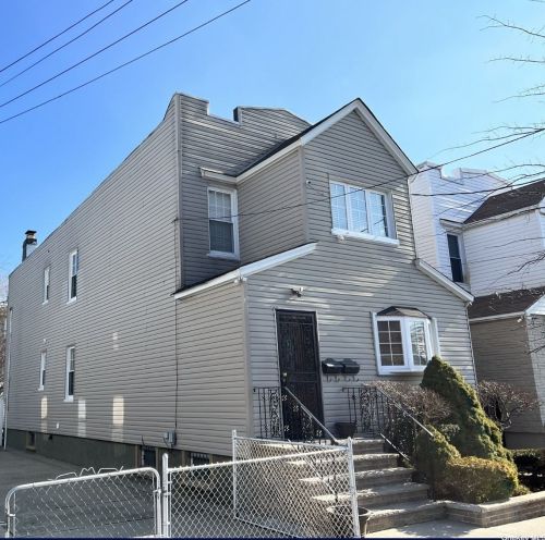 9739 88th St, Jamaica, NY 11416-2105