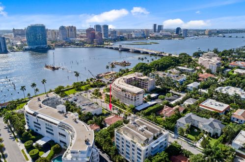 444 Chilean Ave, Palm Beach FL  33480-4529 exterior