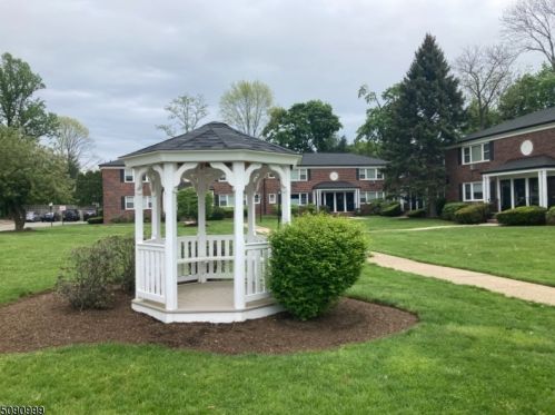 402 Pitney Pl, Morristown NJ  07960-6196 exterior