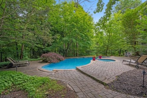 8 Forest View Dr, Martinsville NJ  08836-2039 exterior