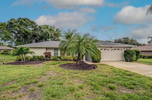 60 Woodcutter Ct, Palm Harbor, FL 34683-3036