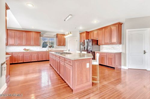 3 Equinox Ln, East Freehold NJ  07728-8652 exterior