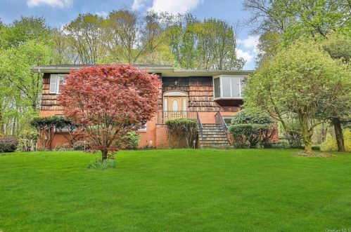 4 Eunice Ln, Thornwood, NY 10594-1901