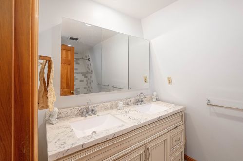 12 Happy Ave, Derry NH  03038-5419 exterior