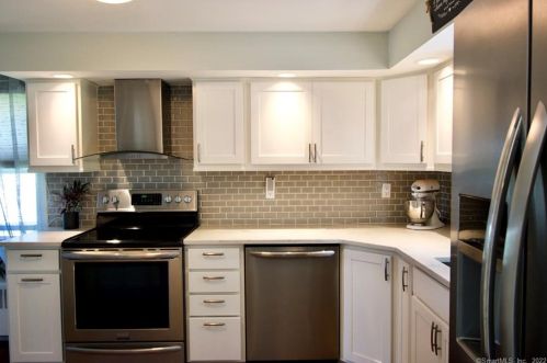 59 Carriage Dr, Wallingford CT 06492-3111 exterior