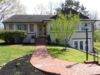 1029 Cumberland Dr, Clarksville, TN 37040-3910
