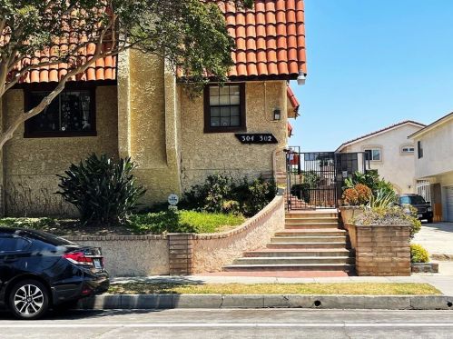 304 Alhambra Ave, Monterey Park, CA 91755-1961