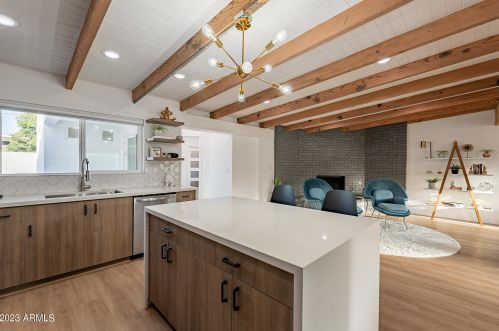 5821 10 St, Phoenix AZ 85087-7350 exterior