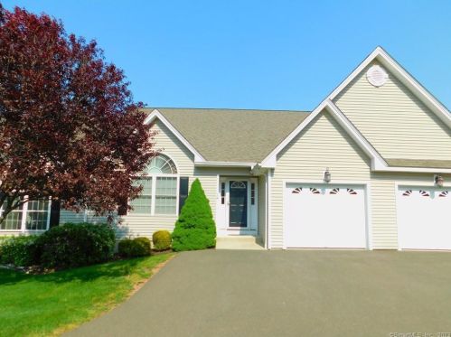 30 Prosperity Ct, Southington, CT 06489-3747