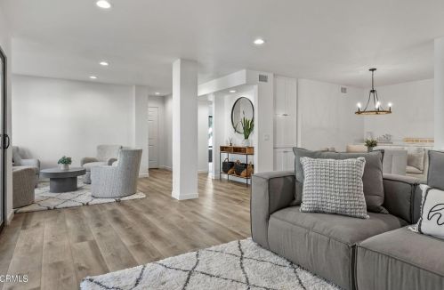 1913 Majorca Dr, Oxnard CA 93035-3648 exterior