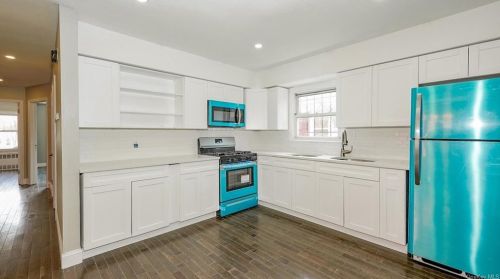 14-94 Point Breeze Pl, Far Rockaway, NY 11691-1626