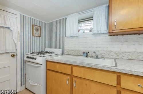 25 Race St, Nutley NJ  07110-2627 exterior