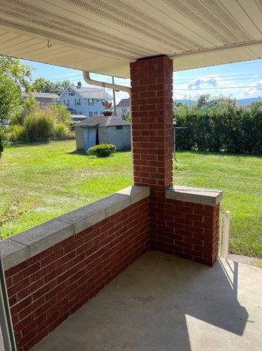 611 Lehmer St, Latrobe PA 15650-2048 exterior