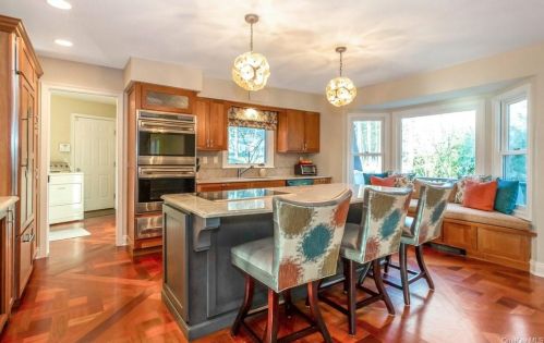 9 Kipp St, Chappaqua NY  10514-2518 exterior
