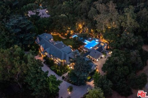 4110 Woodleigh Ln, La Canada, CA 91011-4055