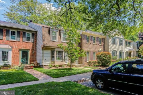 2165 Pond View Ct, Herndon, VA 20191-3812