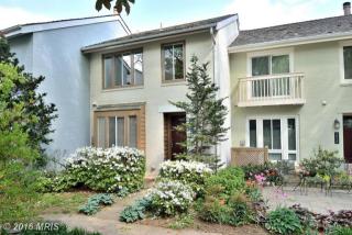 2027 Chadds Ford Dr, Herndon VA  20191-4013 exterior