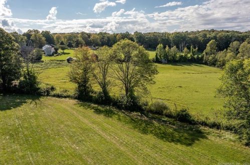 10 Surdan Mountain Rd, West Woods CT  06069-2428 exterior