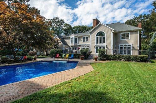 45 Hastings Dr, Northport, NY 11768-2512