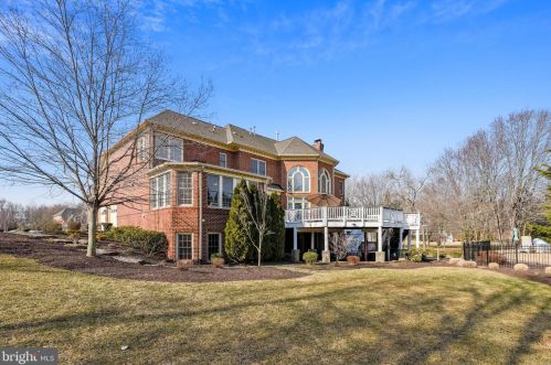 19228 Charandy Dr, Leesburg VA 20175-7215 exterior