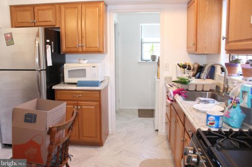 325 Valleybrook Dr, Lancaster, PA 17601-4633