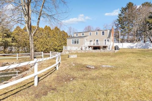 136 Vlg Rd, Huntington CT 06484-1778 exterior