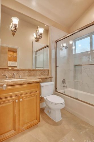 1612 Pacific Coast Hwy, Huntington Beach CA  92648-4434 exterior