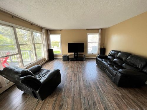 59 Tavern Cir, Middletown CT 06457-1563 exterior