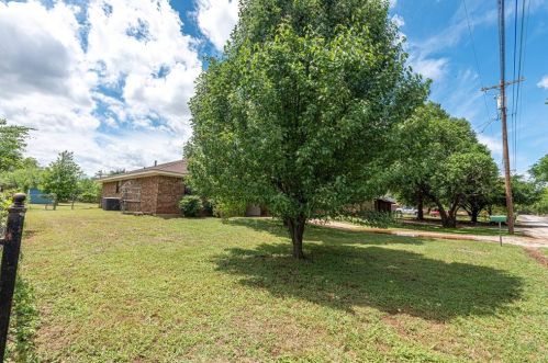 308 Hickory Ln, Weatherford, TX 76086-4637