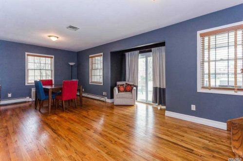 90 Primrose Dr, New Hyde Park NY  11040-2115 exterior