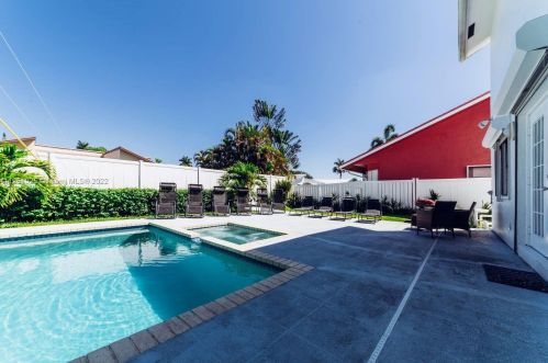 203 8th St, Dania Beach FL  33004-4441 exterior