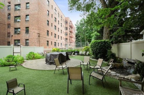 50 White Oak St, New Rochelle NY  10801-1700 exterior