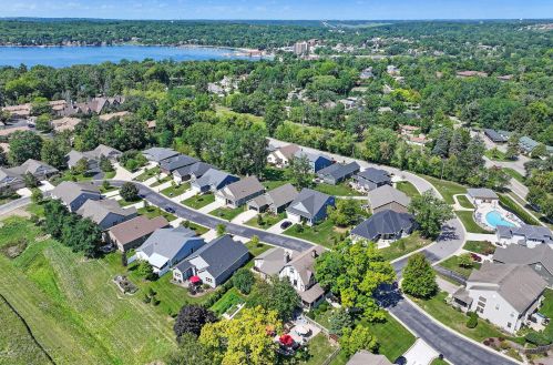 210 Summerhaven Ln, Lake Geneva, WI 53147-2178