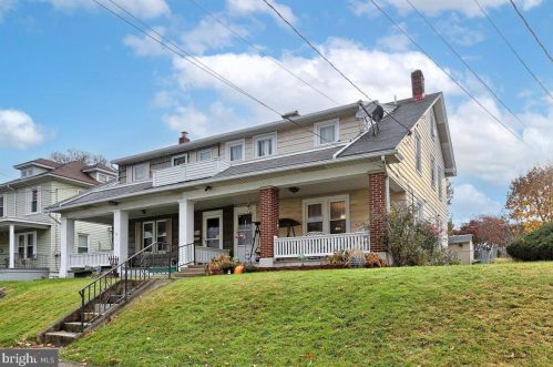 522 Spruce St, Harrisburg, PA 17113-2439