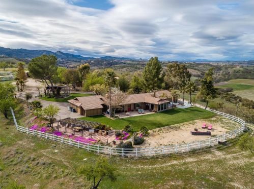 240 Wild Rose Ln, Lake Nacimiento, CA 93446-5310