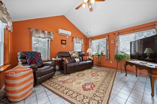 12 Ginger Dr, Goffstown NH  03045-2939 exterior